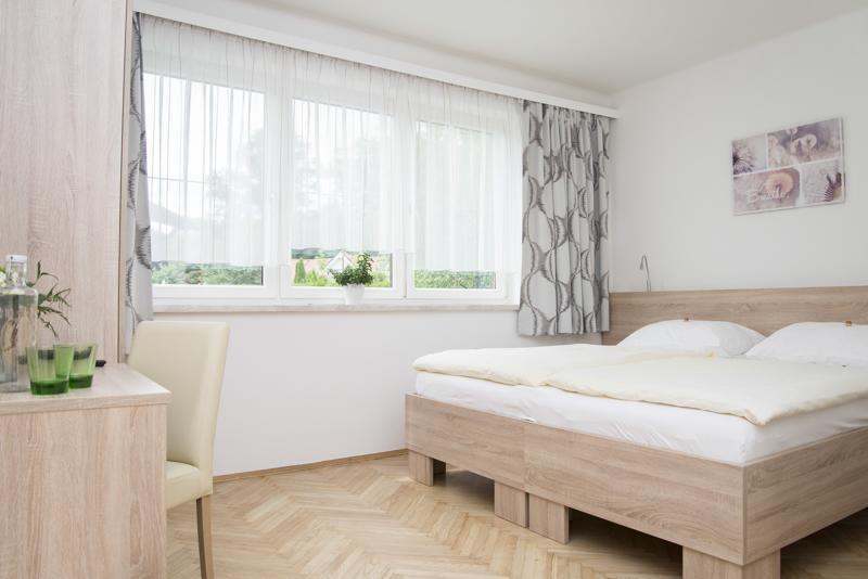 Gasthaus Zur Waldschenke Zeltweg Bagian luar foto